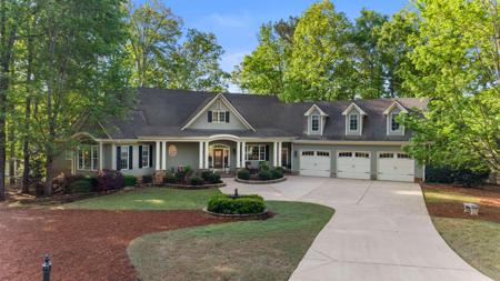 1020 PEACHTREE COURT