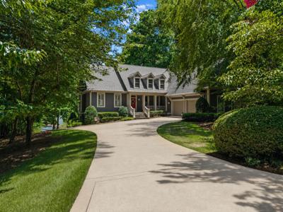 1020 COLONIAL COURT