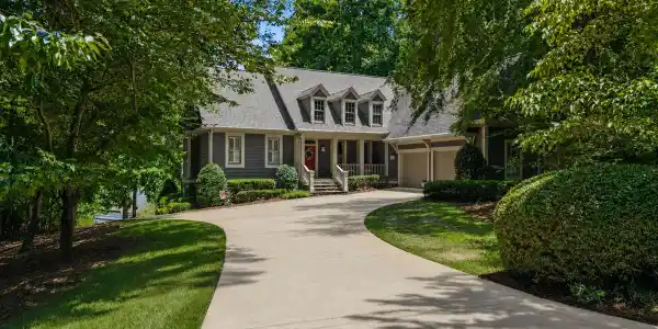1020 COLONIAL COURT