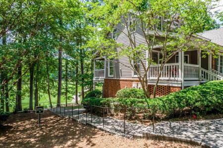 1043 B CLUB HOUSE LANE
