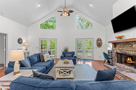 381 EAST RIVERBEND DRIVE