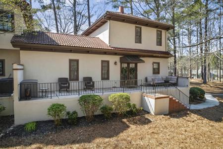1432 CLUB DRIVE