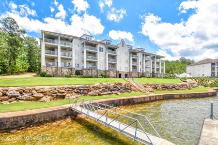 40 Crowne Pointe Unit 101