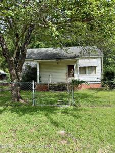 207 Riverside Ave