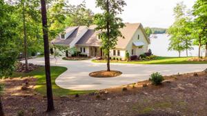 107 Log Cabin Rd