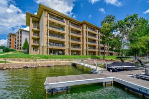 64 Stoneview Summit Crt