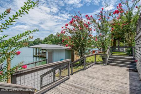 290 Holley Cir
