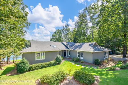 50 Maple Leaf Ln