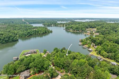 226 Tanglewood Ln
