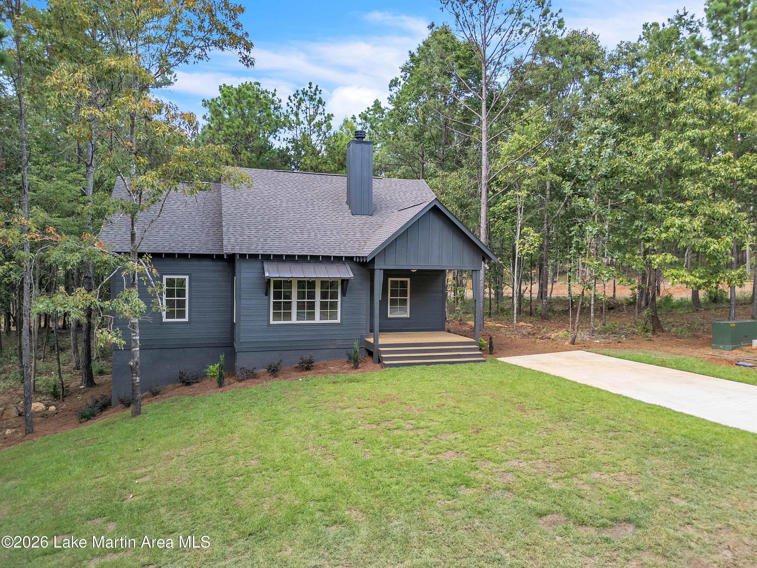 Image 3: 124 Village Parkway