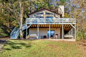 300 Zachery Ln