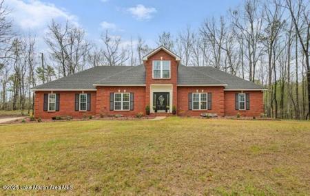 320 Wildwood Ln