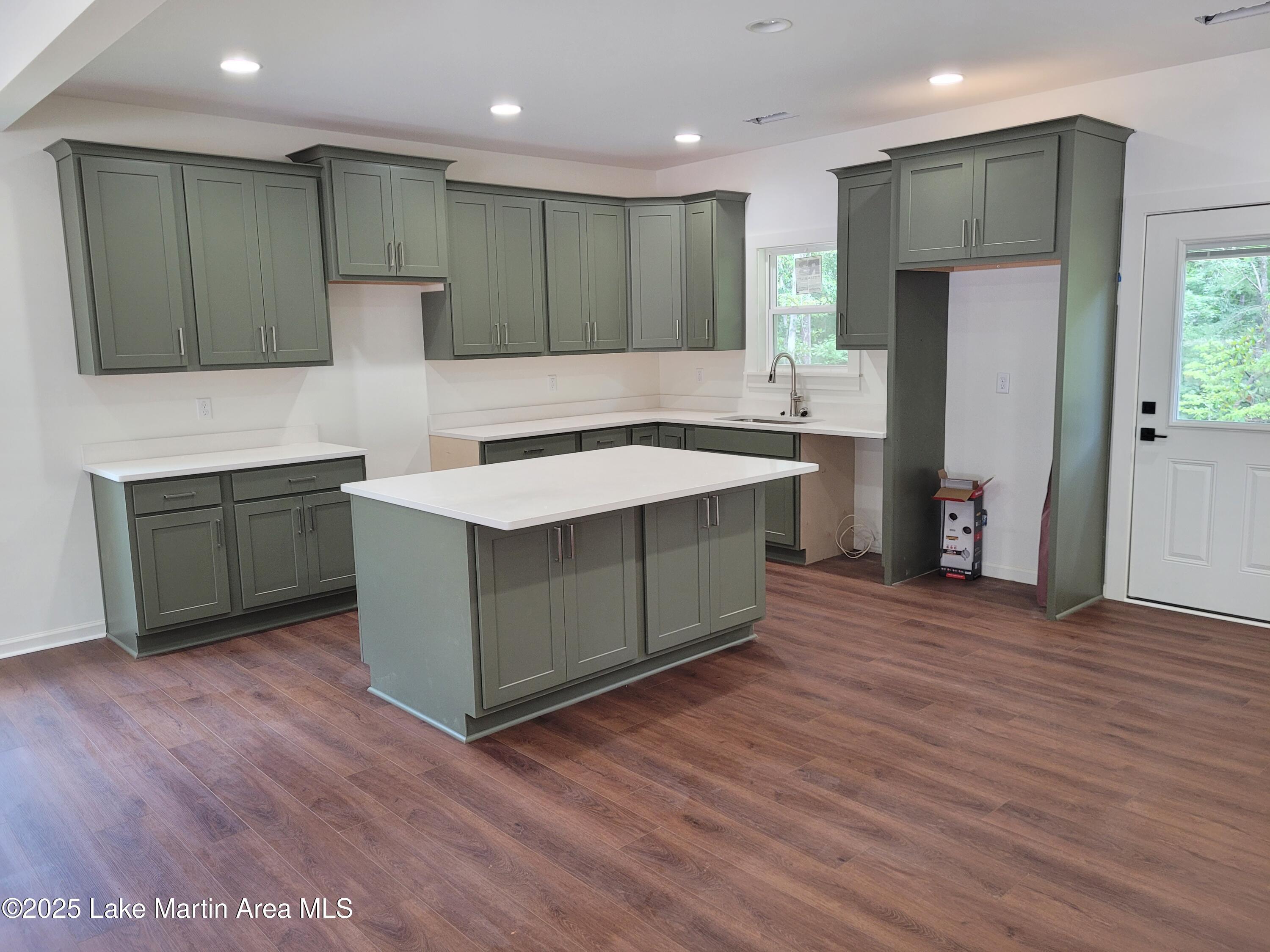 Image 3: Kitchen