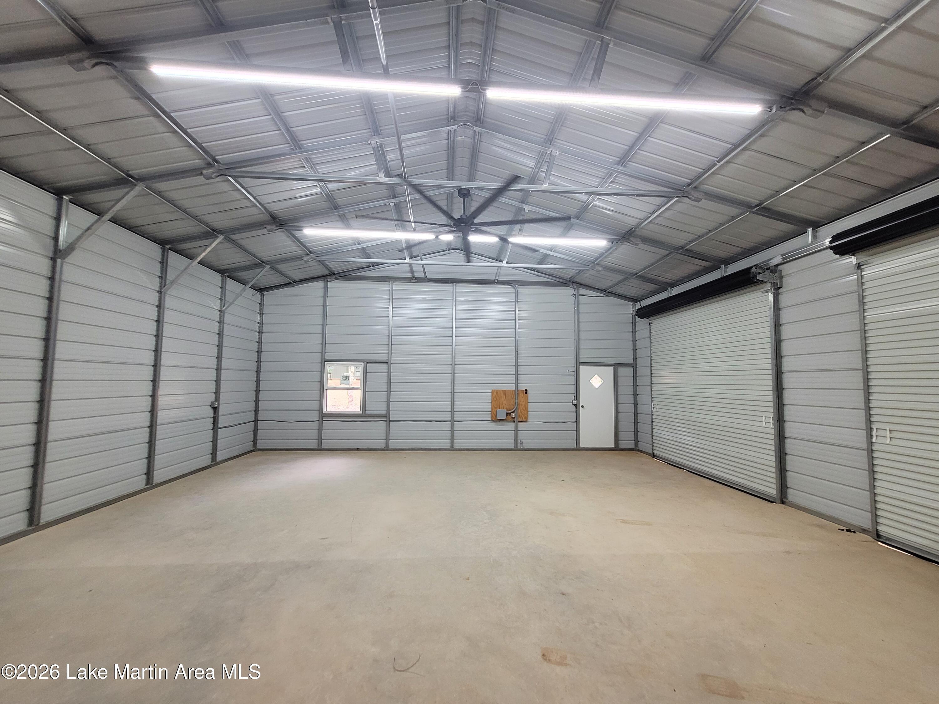 Image 4: Garage Bays