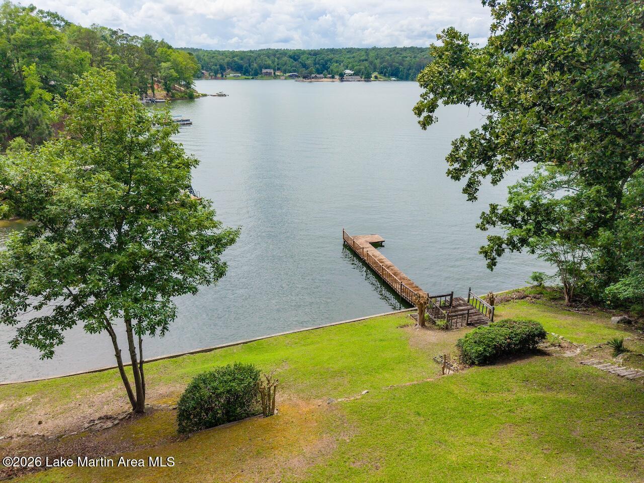 Image 2: 136 Mountain Laurel Cir-23