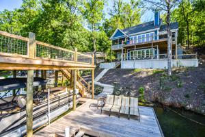 1030 Lake Ridge Dr