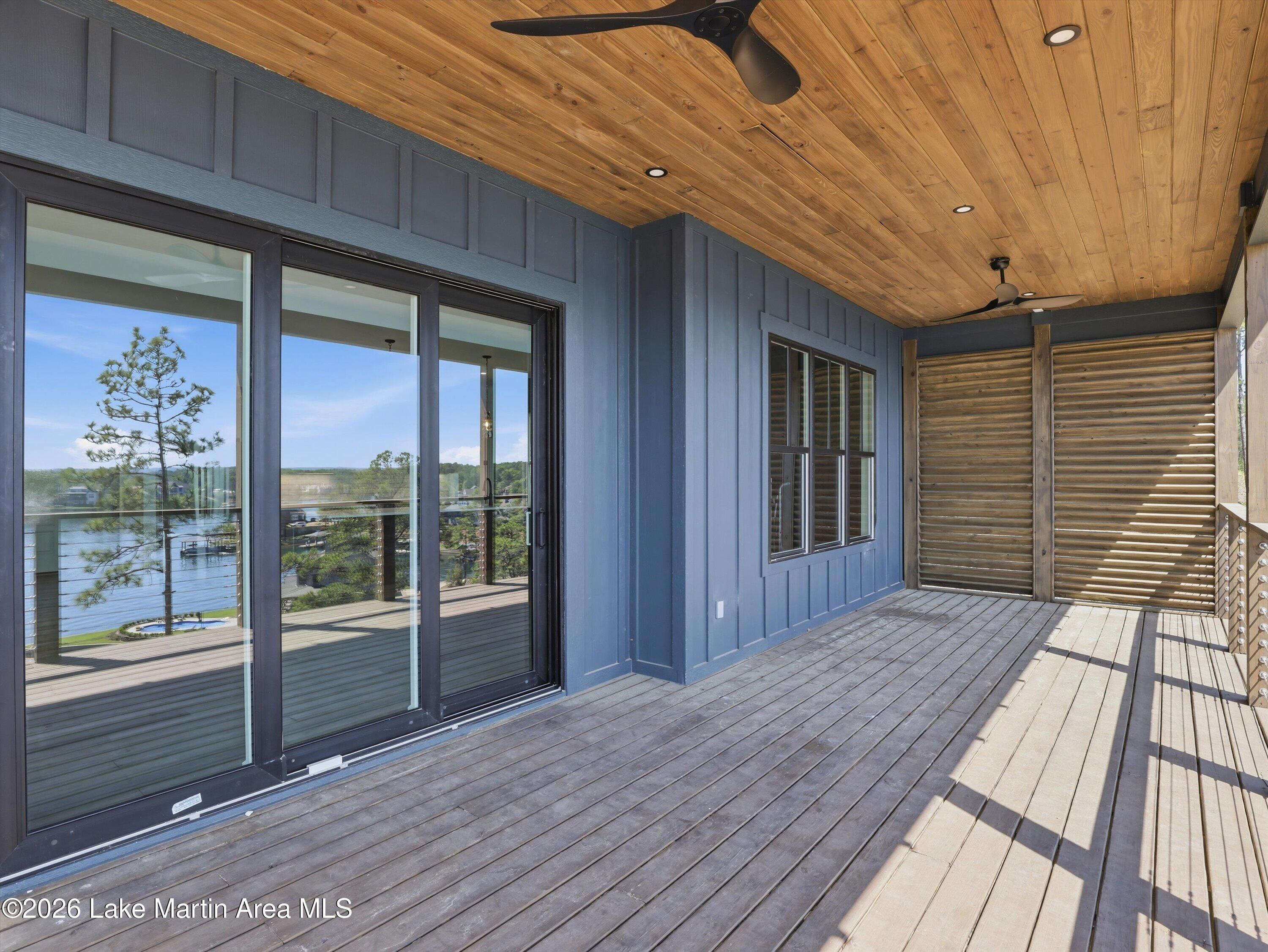 Image 4: covered upper deck