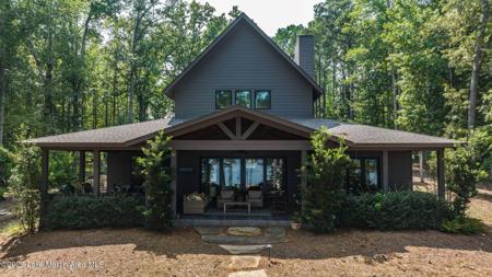 211 Cedar Dr