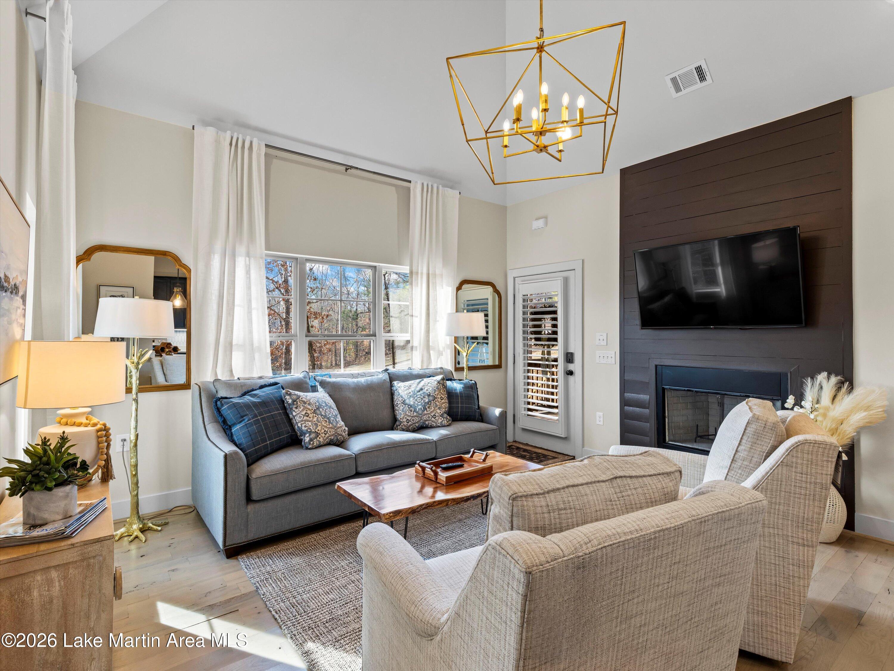 Image 3: 03-694A6478