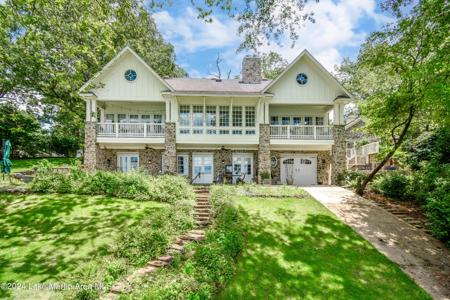 1140 Willow Way East