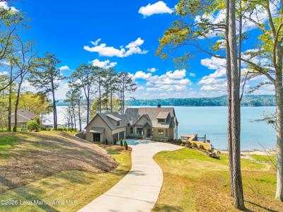 2082 River Oaks Dr