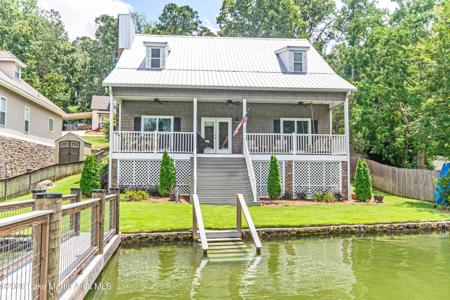 660 Cove Dr