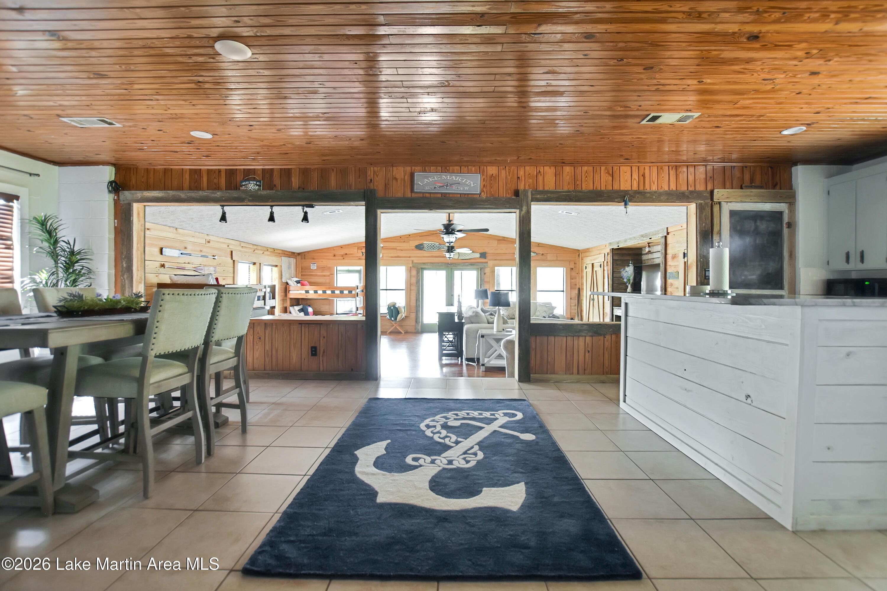 Image 4: Kitchen/Dining