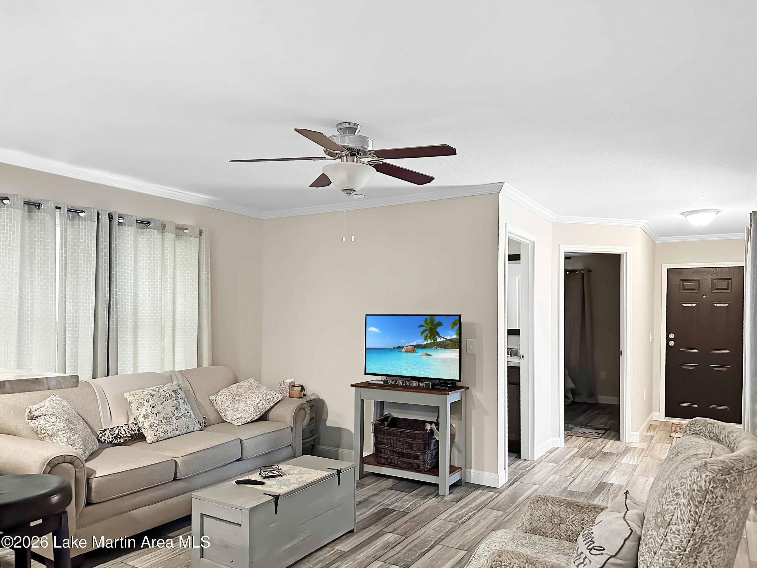 Image 3: Living area