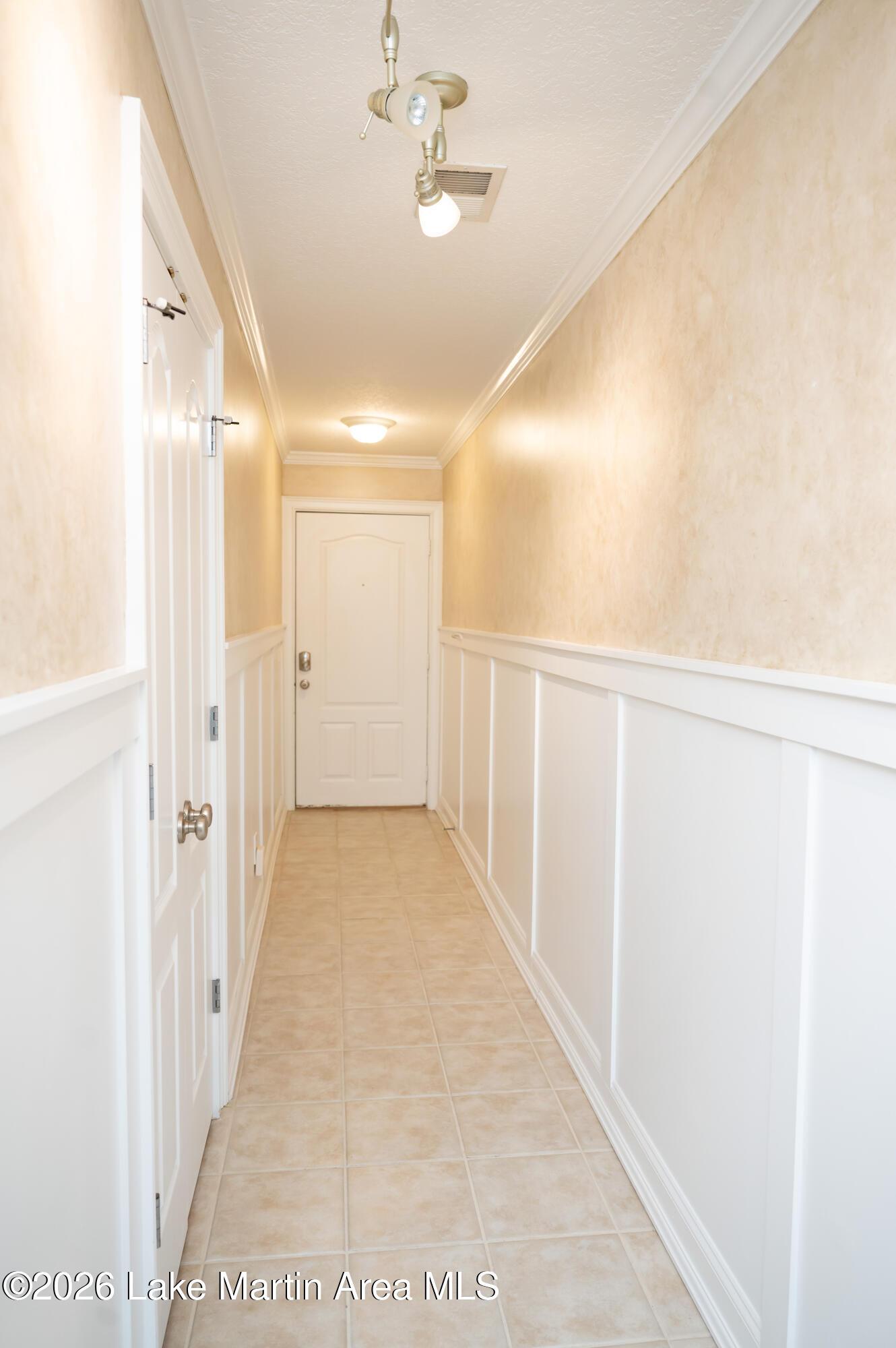 Image 4: Condo01