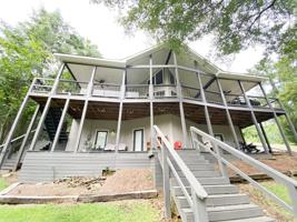 201 pine tree Cir