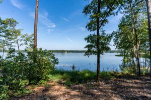 33 Luannes Point