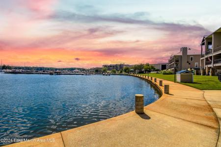 100-608 Harbor Pl