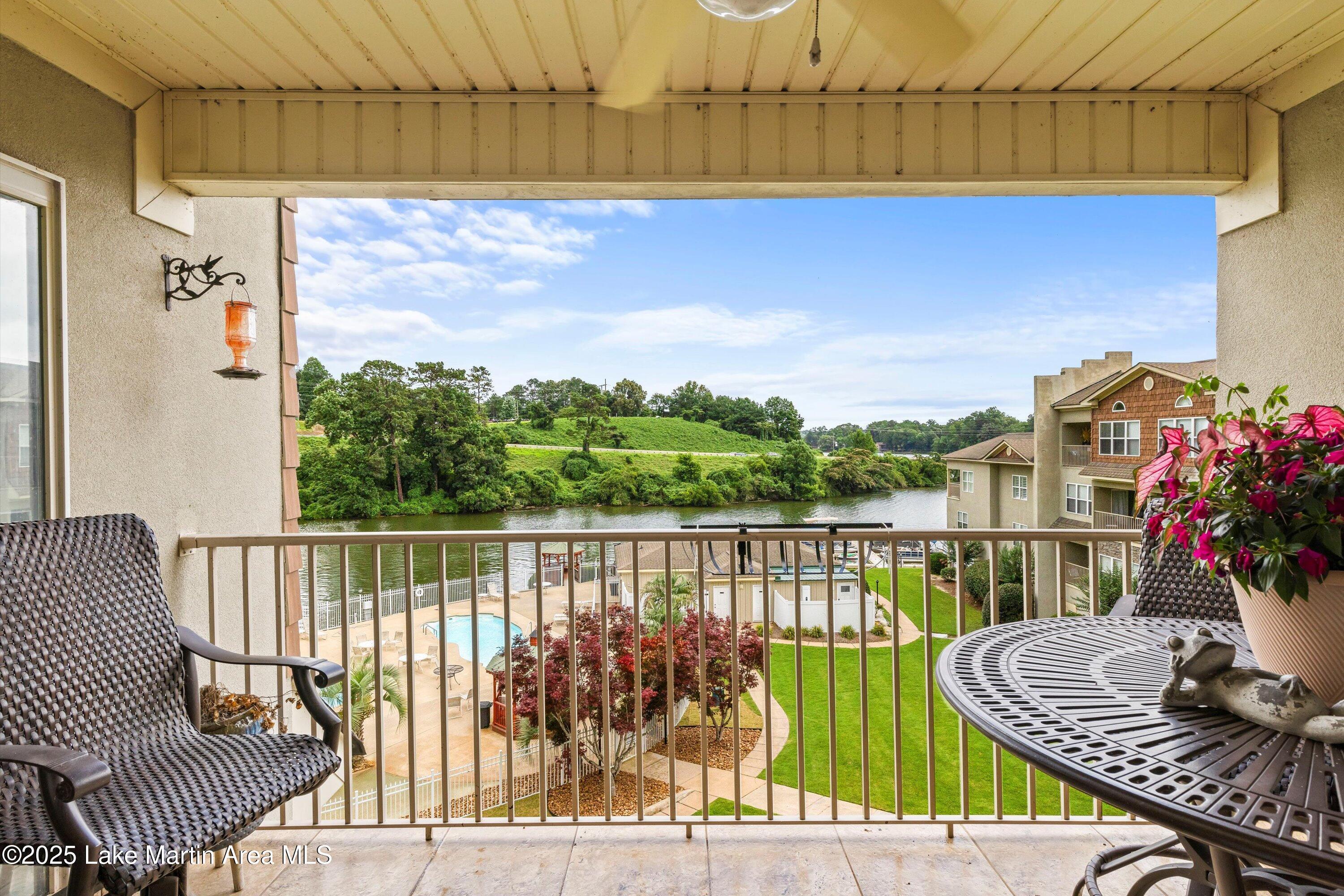 Image 1: 11-694A2713