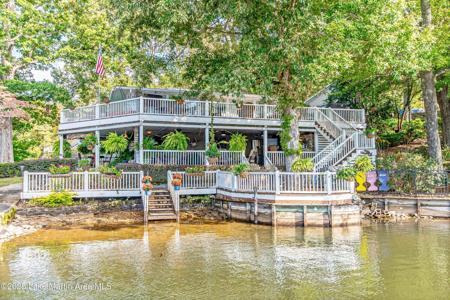 185 White Oak Dr