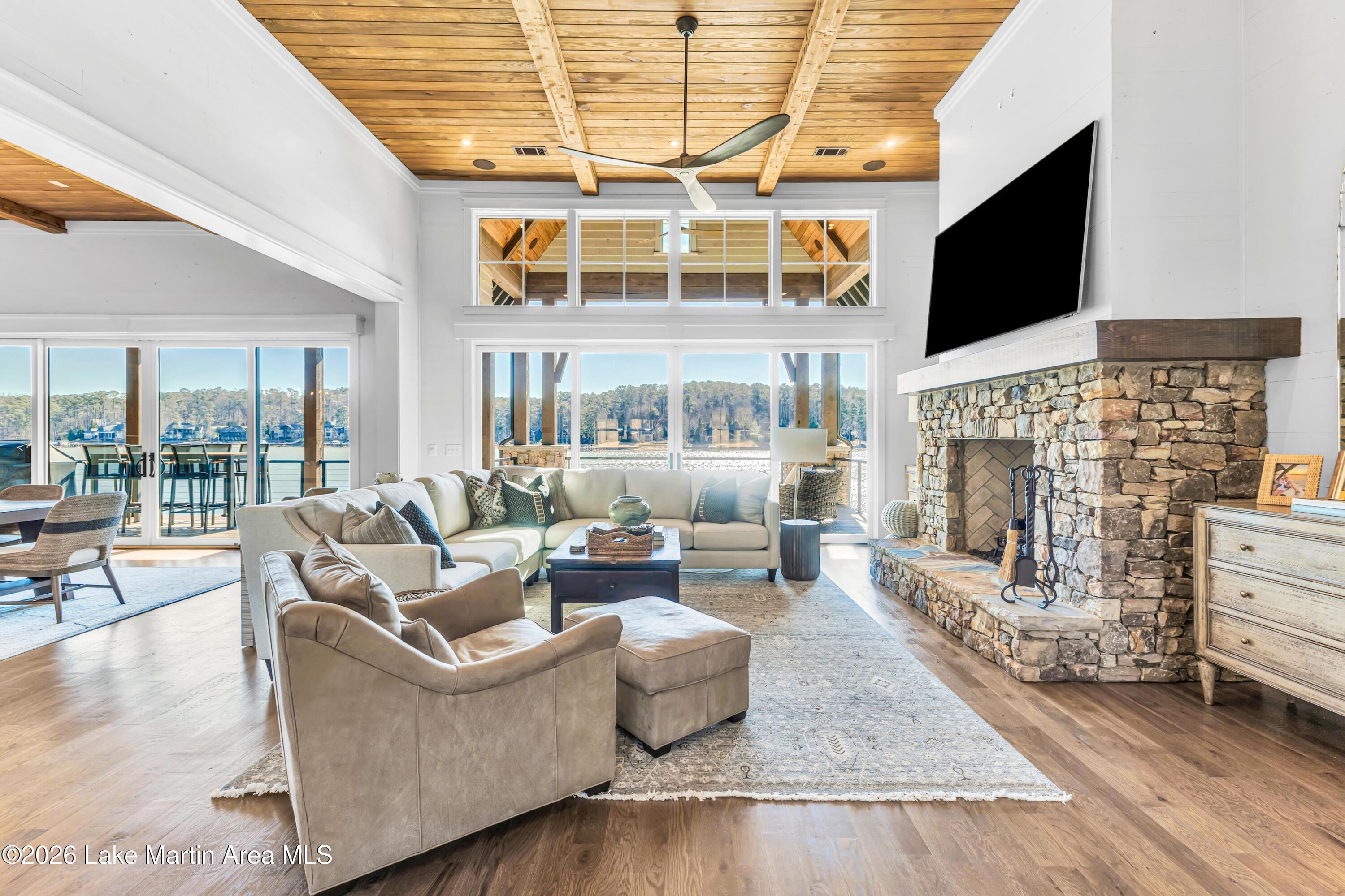 Image 3: reavesmedia-1700