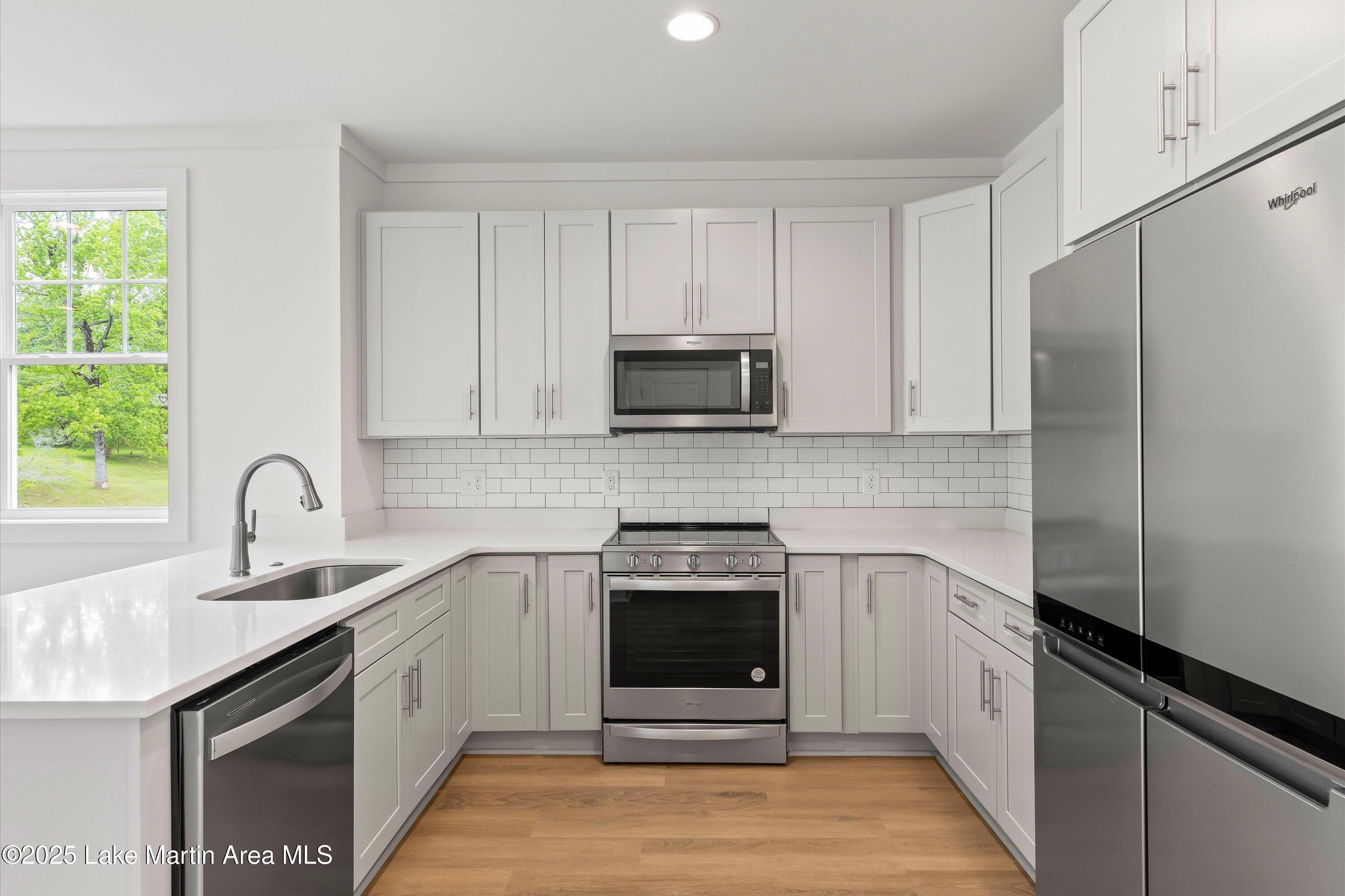 Image 4: Kitchen