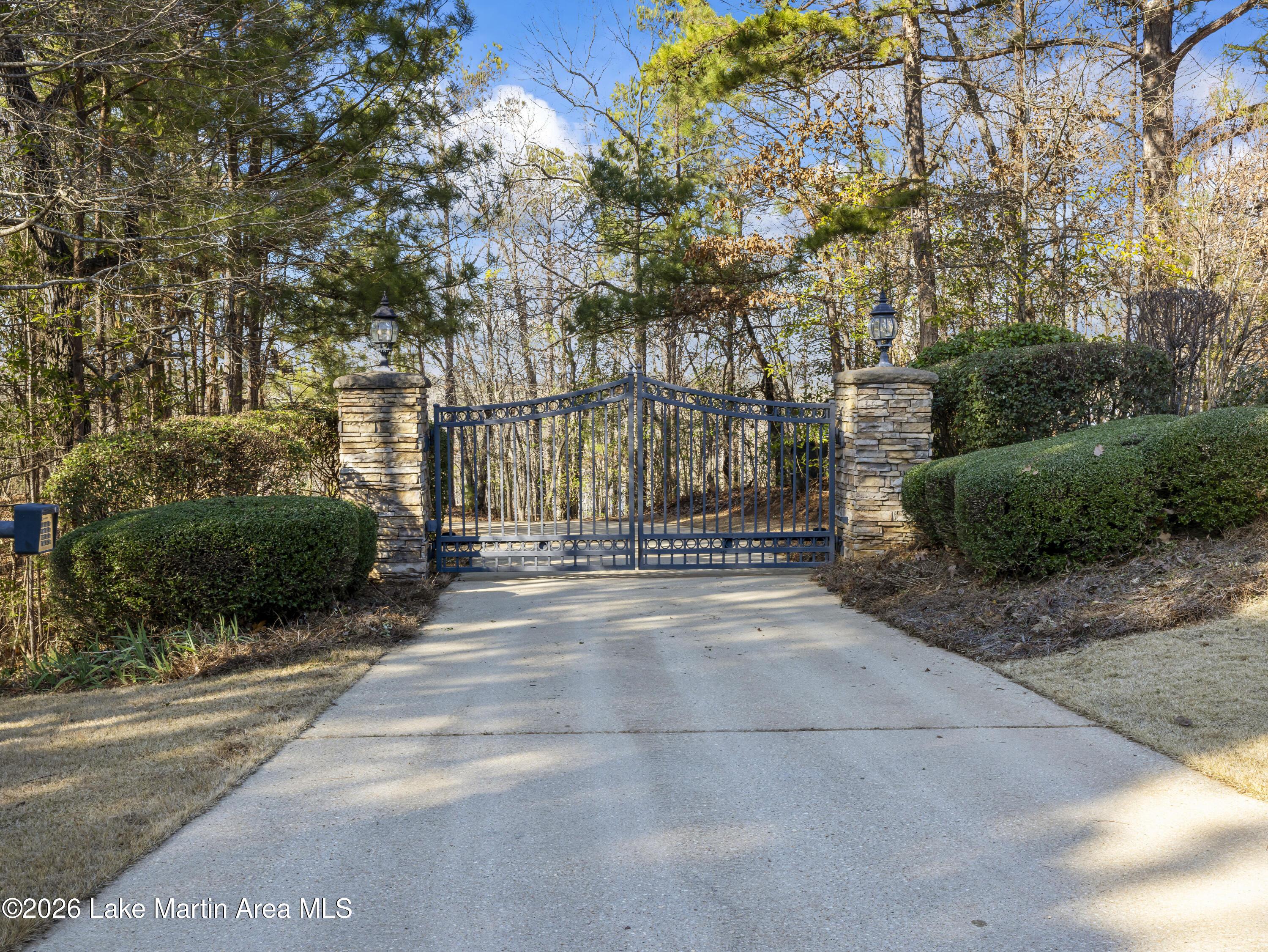 Image 3: 007-694A7015