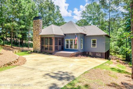 183 Camp Cir