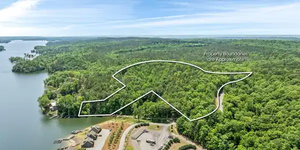 Image 2: 11-web-or-mls-10 - Aerial View 7