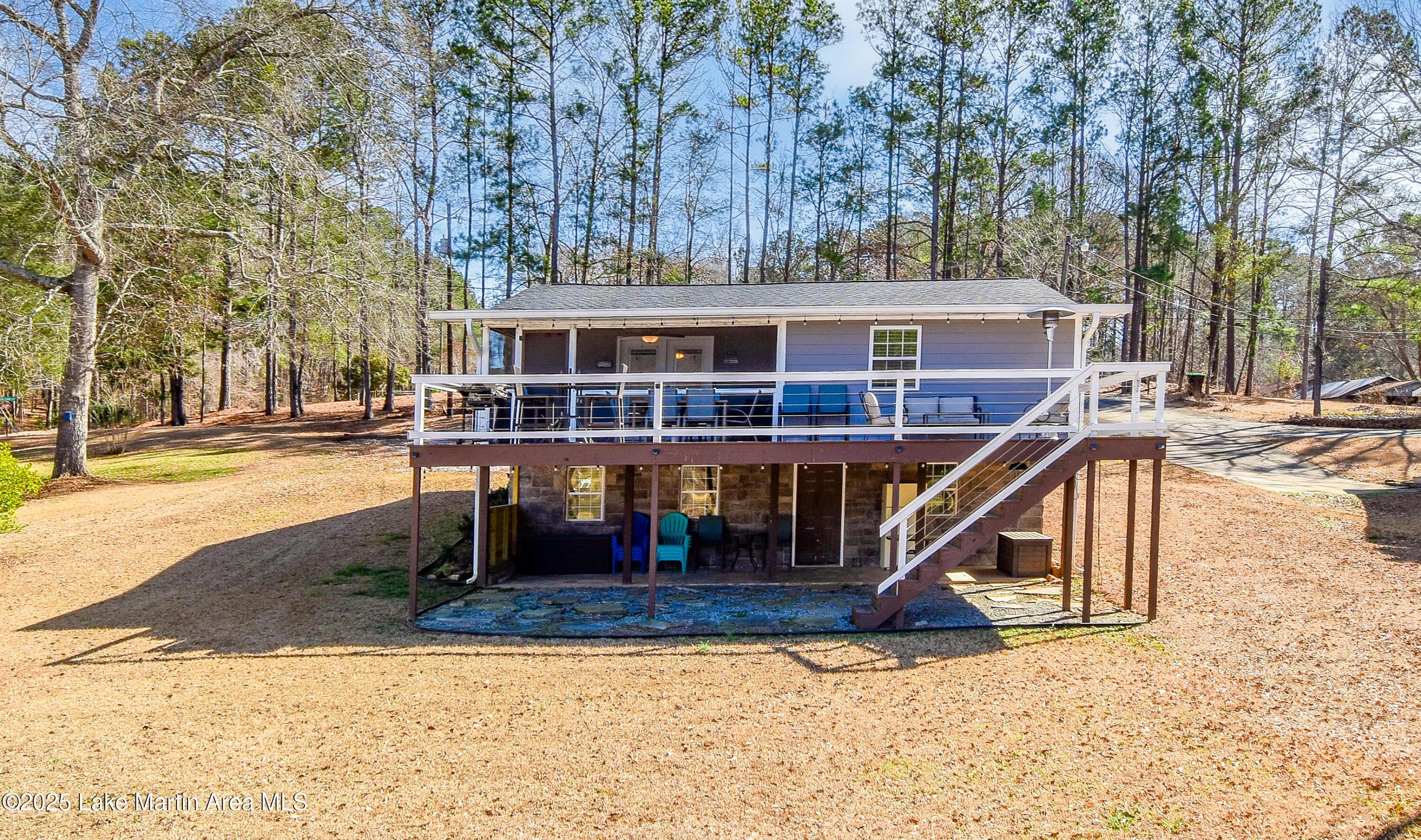 Image 3: Cottage from lakeside