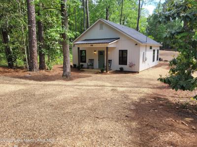 108 Poplar Dr