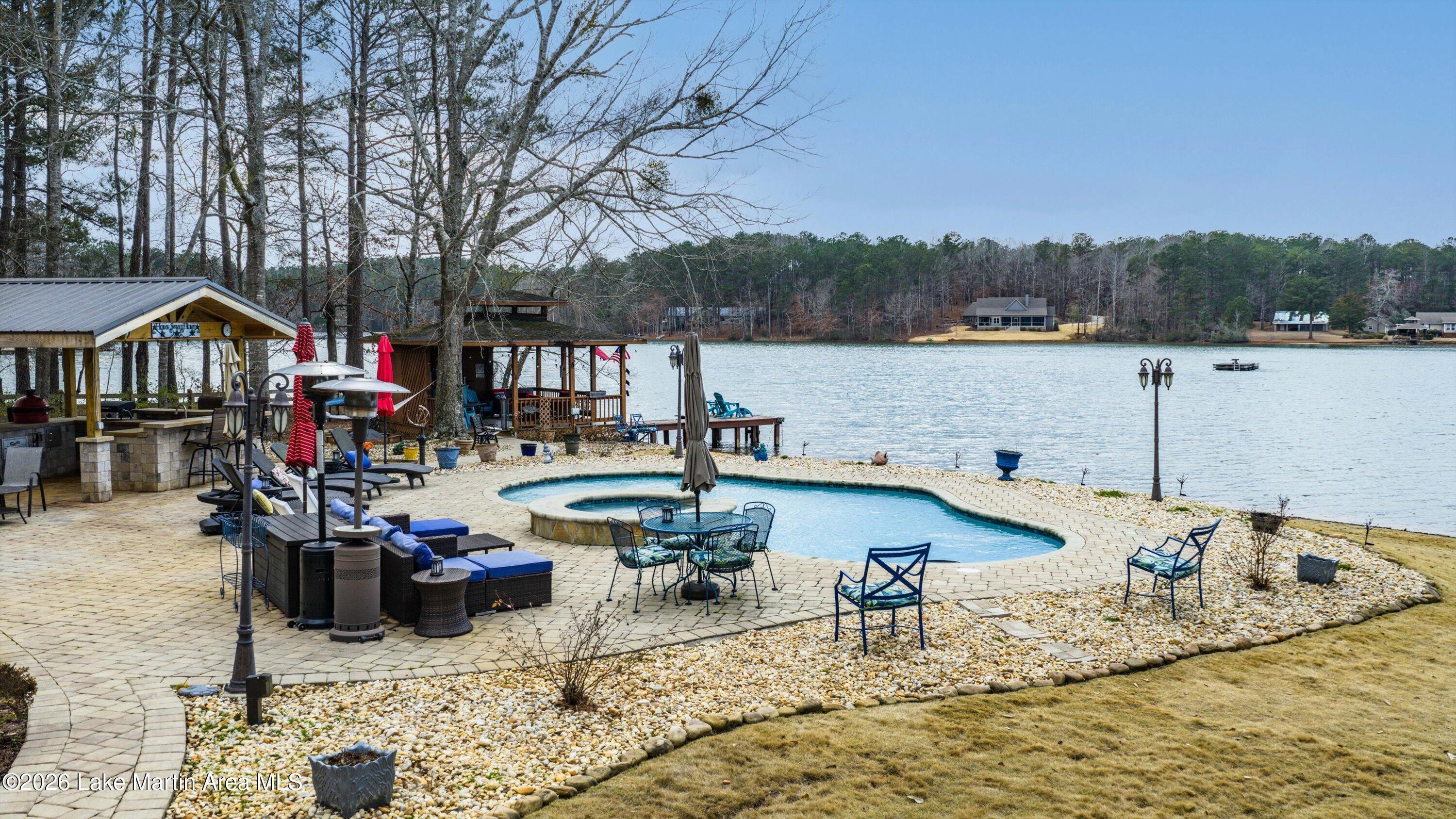 Image 2: 02_400 E Murphy Ln