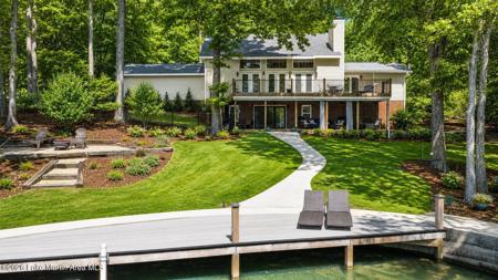 80 Stillwaters Grove