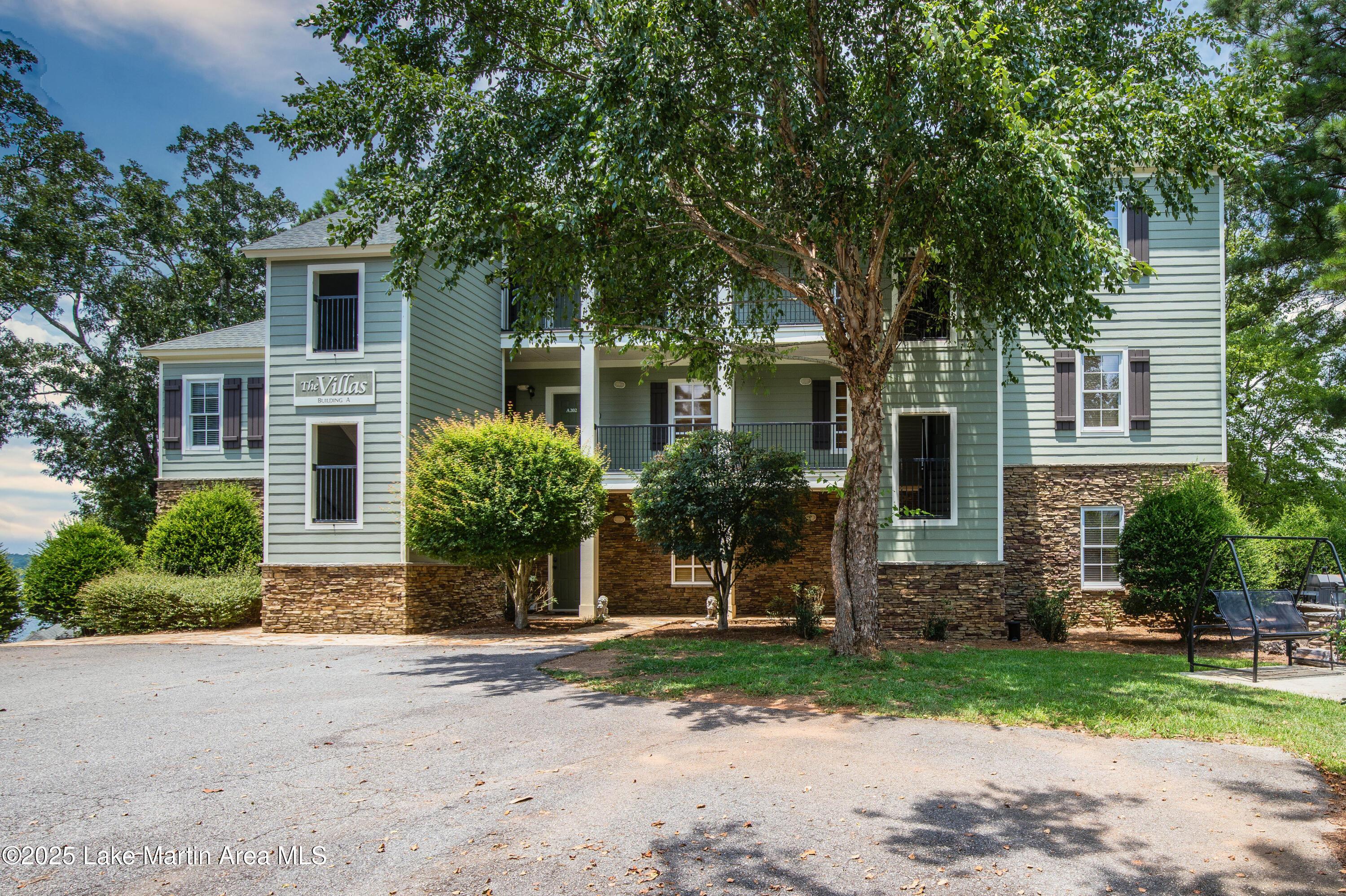 Image 1: 01-0A9A4979