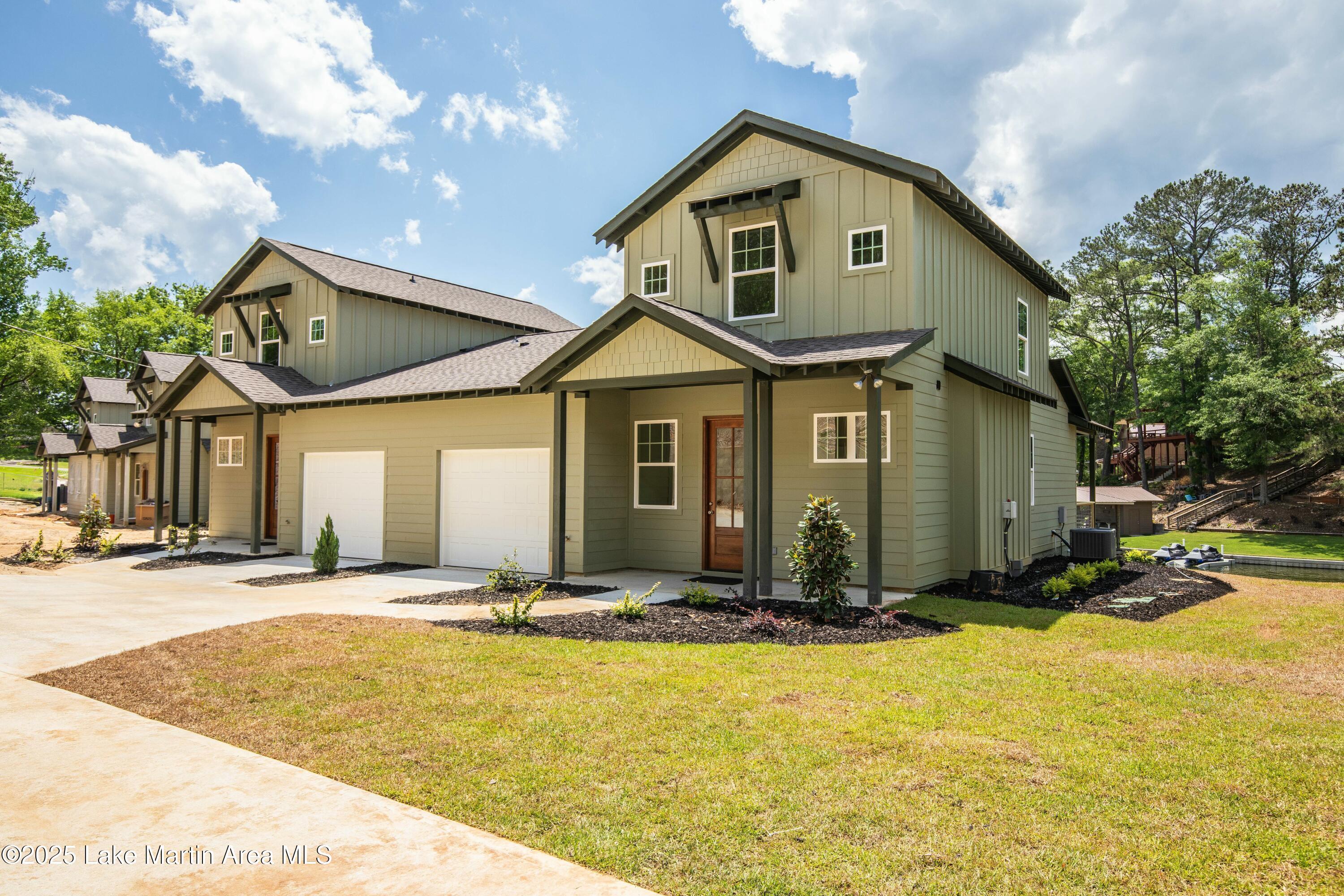 Image 4: Front of townhome