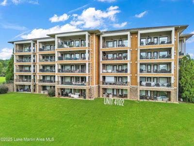 44 Stoneview Summit #4102