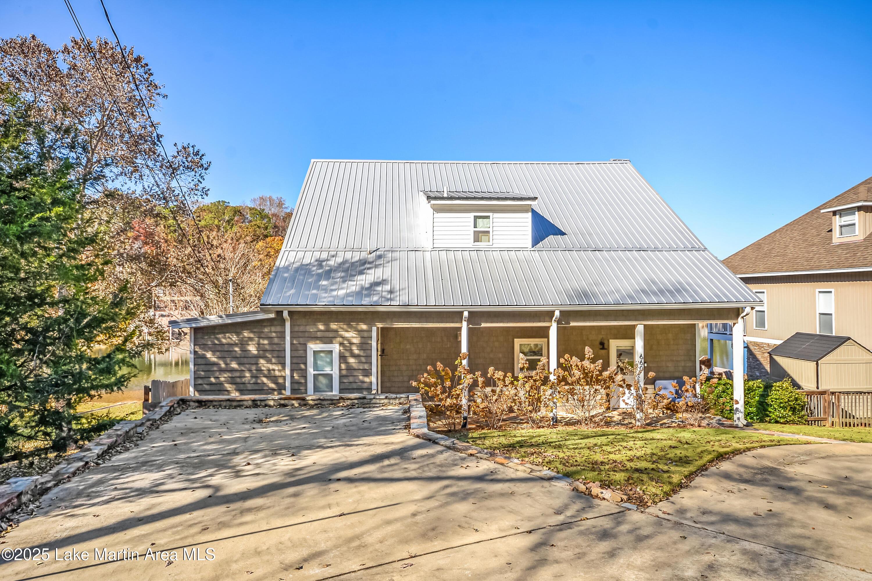 Image 1: 660CoveDr-001