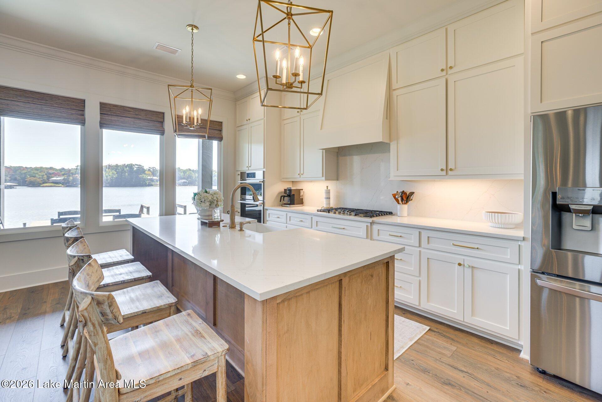 Image 4: kitchen