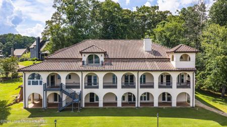 121 Pebble Beach Ln