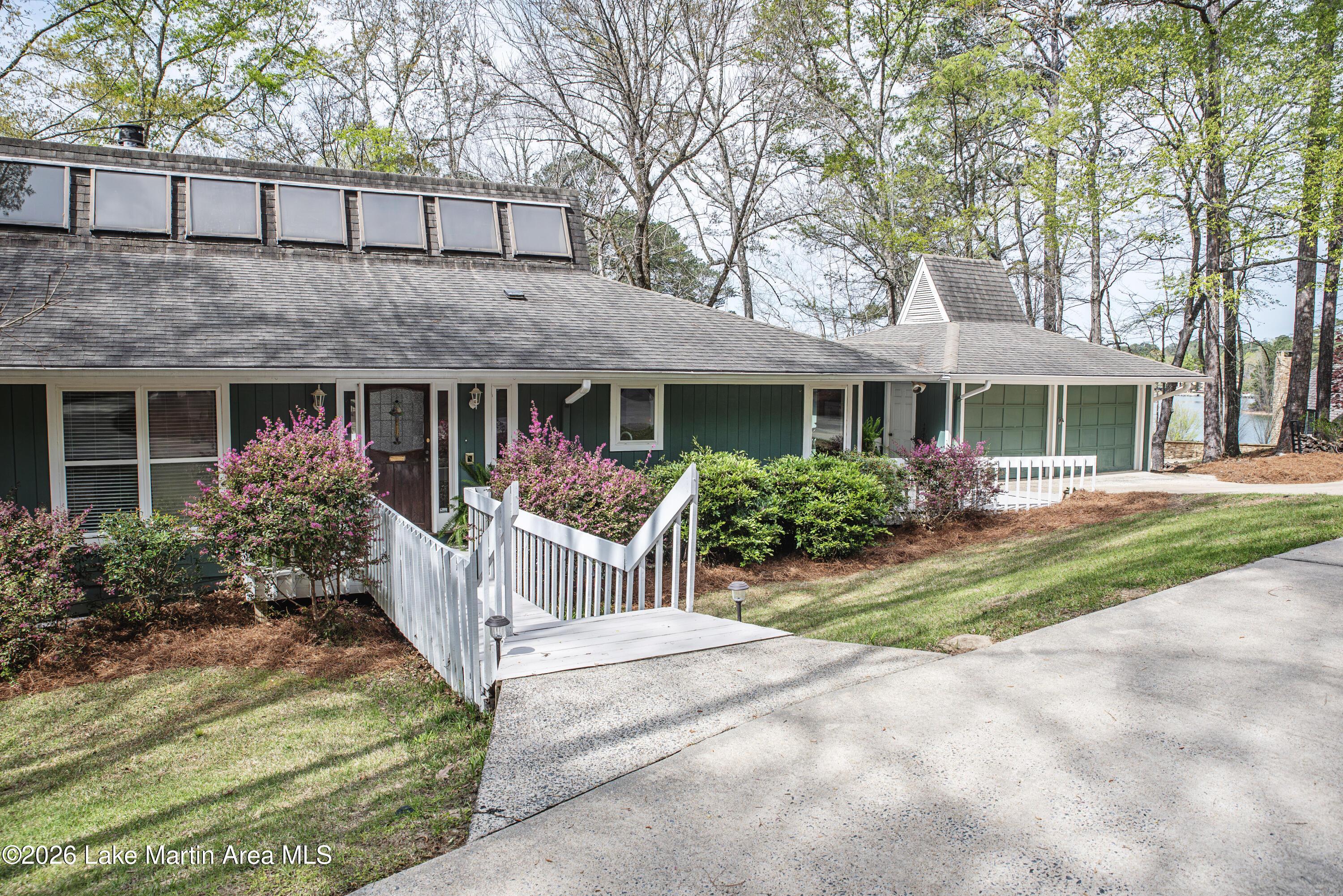 Image 2: Wildwood Home and Garage